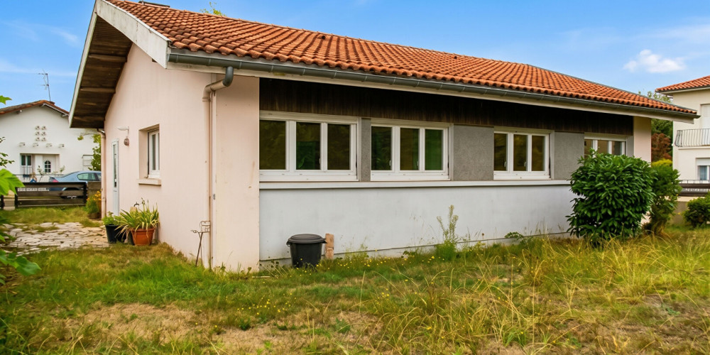 maison à ST PIERRE DU MONT (40280)